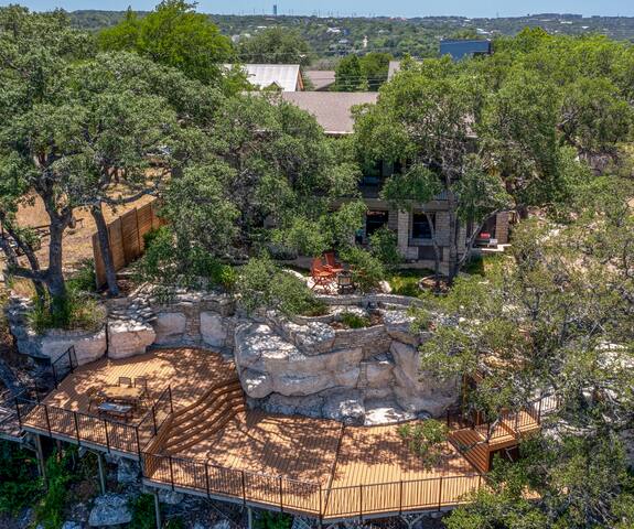 Panoramic views of Lake Austin high in the hills gallery image 3