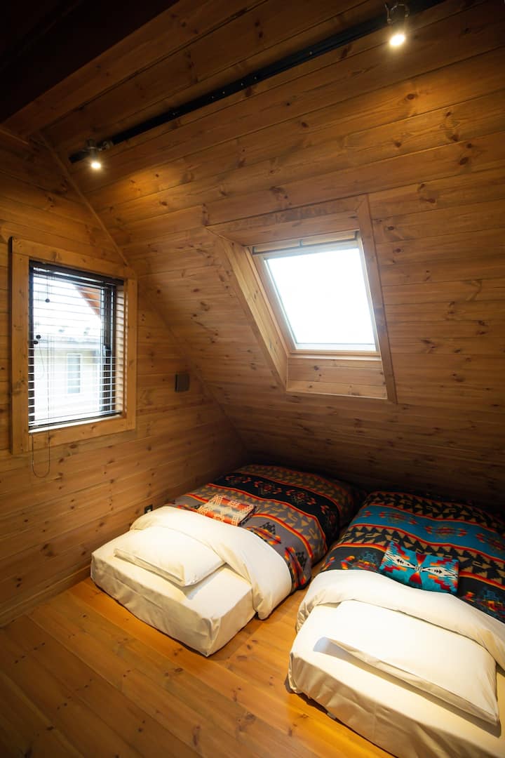 [Room] Secret Base Twin Room (Room for 2)
