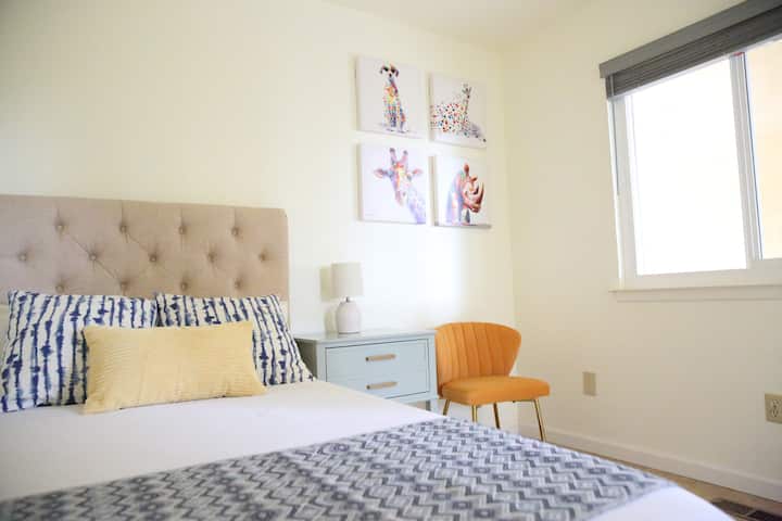 Dormitorio n .º 5 con una cama doble.