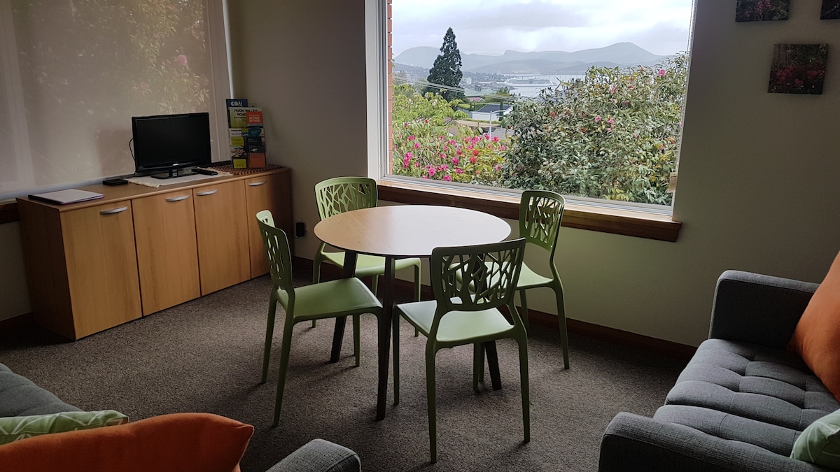 Popular Airbnb listing: Bella Vista Sandy Bay in City Of Hobart