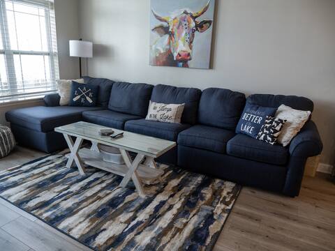 111- 2 Bedroom Lakeview Condo Suite