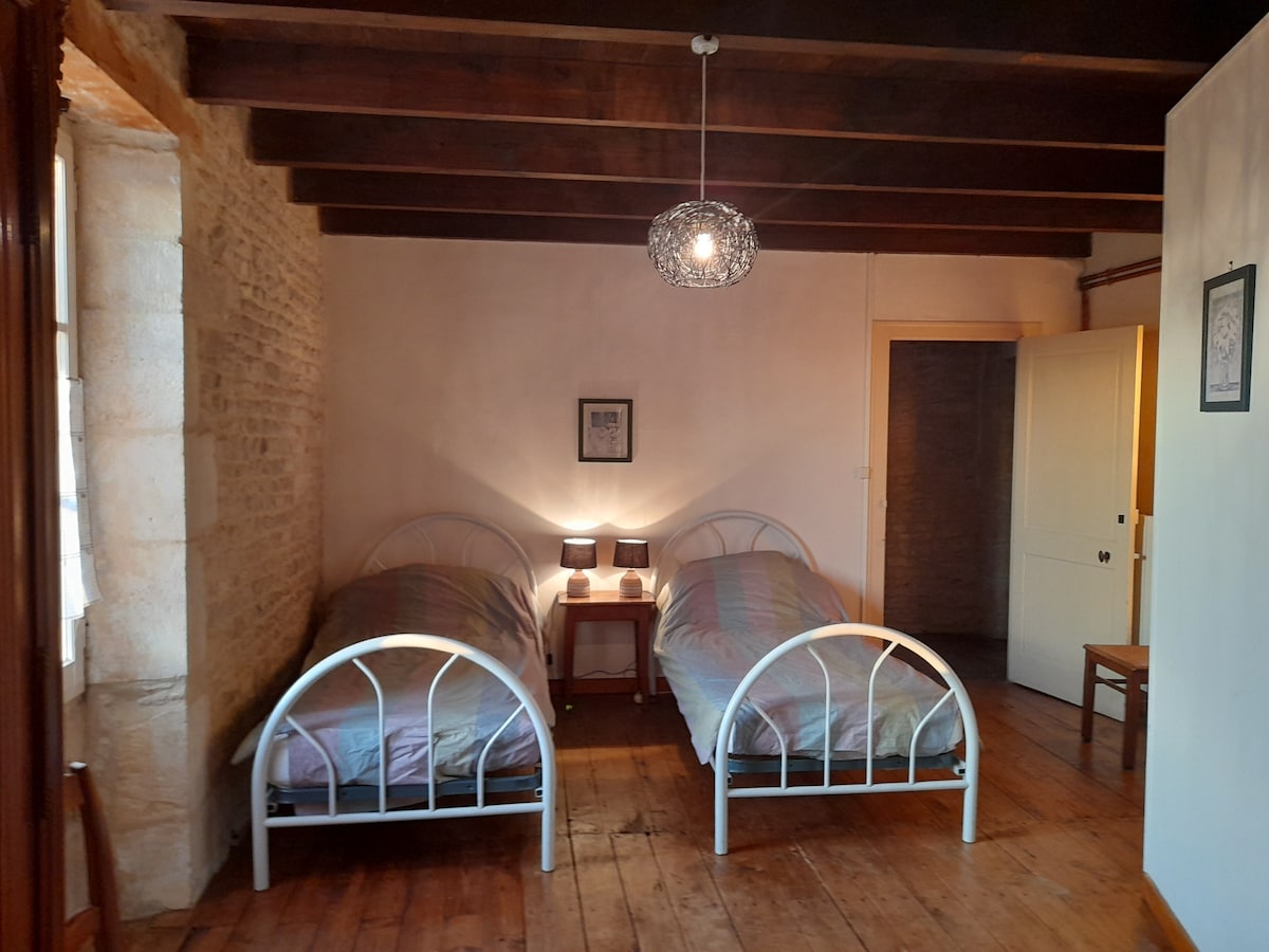 Gîtes-Grand-Courdeault para familias numerosas y grupos de amigos: la habitación de los niños