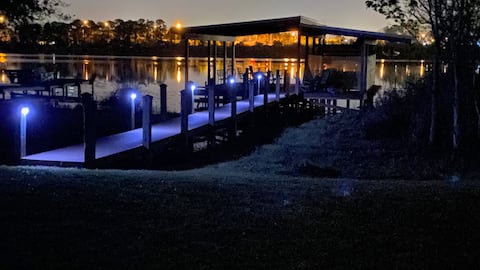 Popular Airbnb listing: Alder wood Lake house near SFB Airport Boombah in Sanford