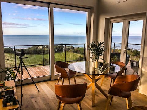 Successful Airbnb property: Coco's Cabin in Kaikoura District