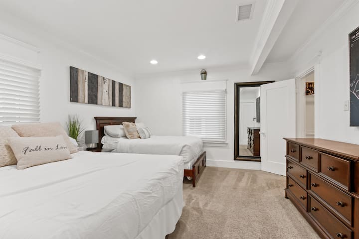 Queensize bed en volledige bedden