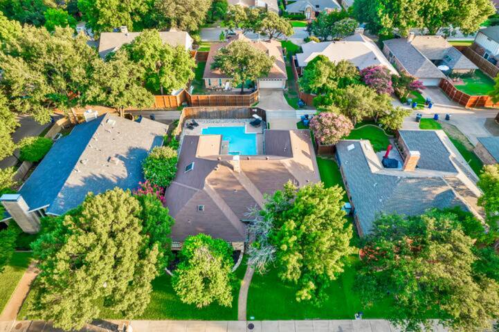 Luxury House with Heated Pool and Spa, 4 Bedrooms. gallery image 4