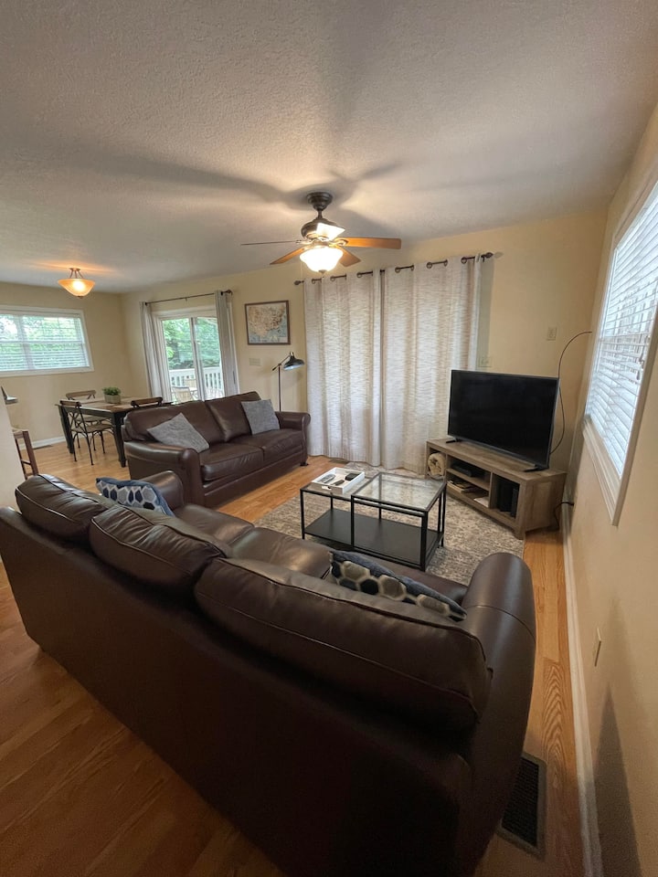 Cozy Mountain Retreat Close To Town, Covered Porch - Asheville, NC