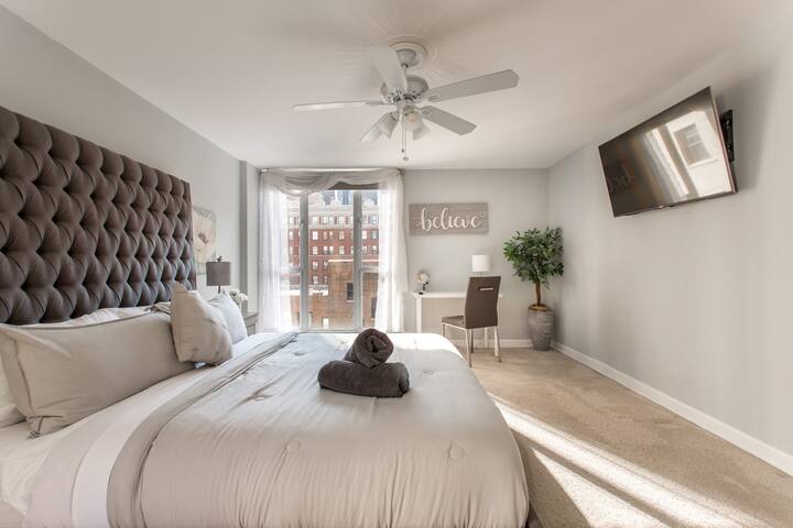 MARVELOUS MAG MILE 2BD/2BA (+Rooftop) gallery image 3