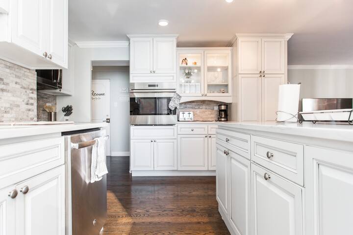 MARVELOUS MAG MILE 2BD/2BA (+Rooftop) gallery image 5