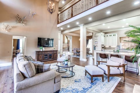 Top Airbnb: Pool, Hot Tub, Theater Room, & Game Room! in Plano