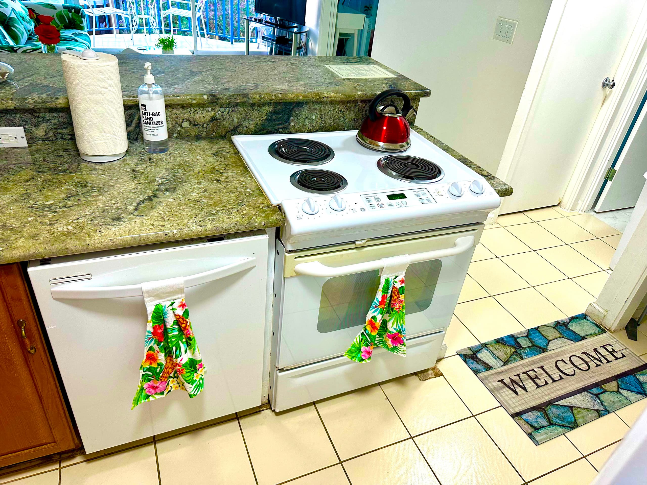 Condo in Honolulu · ★4.75 · 2 bedrooms · 3 beds · 1 private bath - Image 10