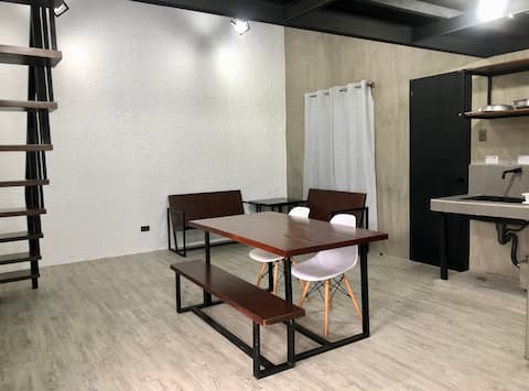 (J) Loft w/ Kitchen, WiFi, Netflix, Pool Access