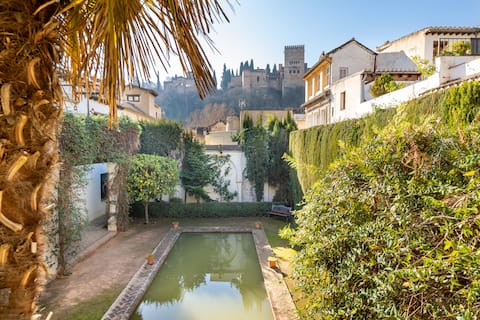 Popular Airbnb listing: Albaicín 4 people with Alhambra views in Granada
