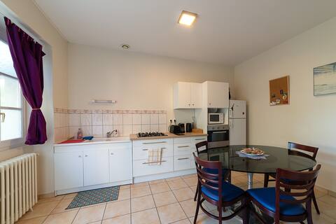 Airbnb performant: Charming studio in Bourg-en-Bresse, station district à Bourg En Bresse