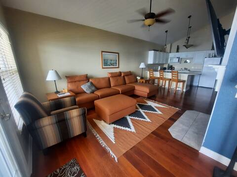 321- Spacious 2 Bedroom Lake View Condo