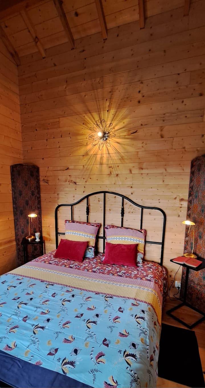 Chambre rouge La Grande Cabane INYAQAB
Სახლი ხეზე Dordogne Périgord