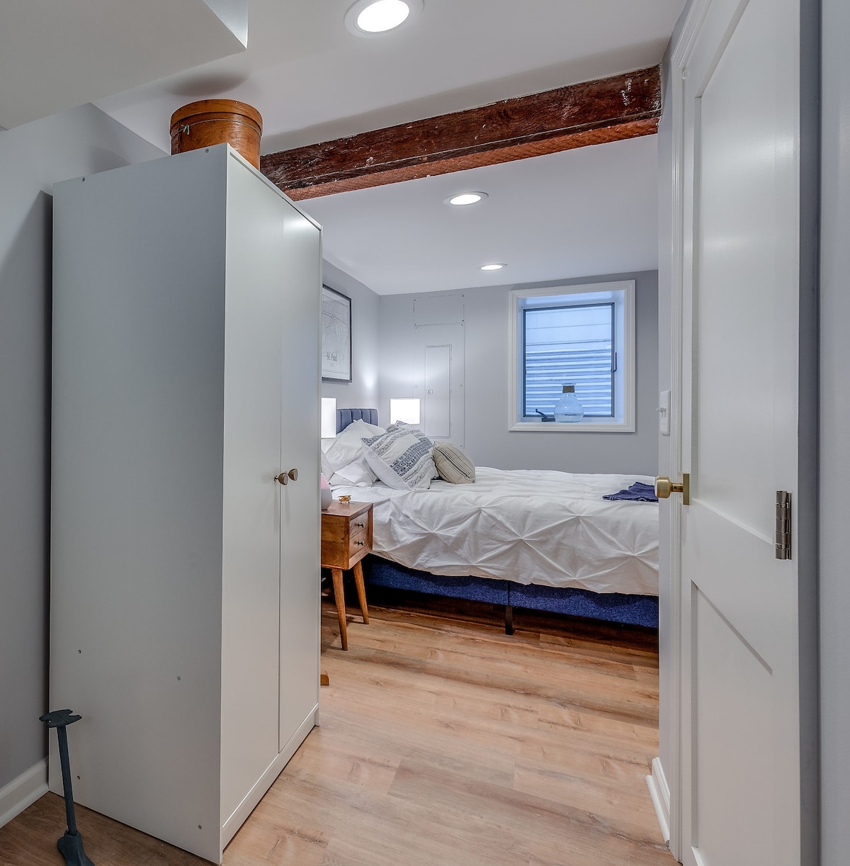 Studio 10 min to Airport & DWTN w/ AC, Parking