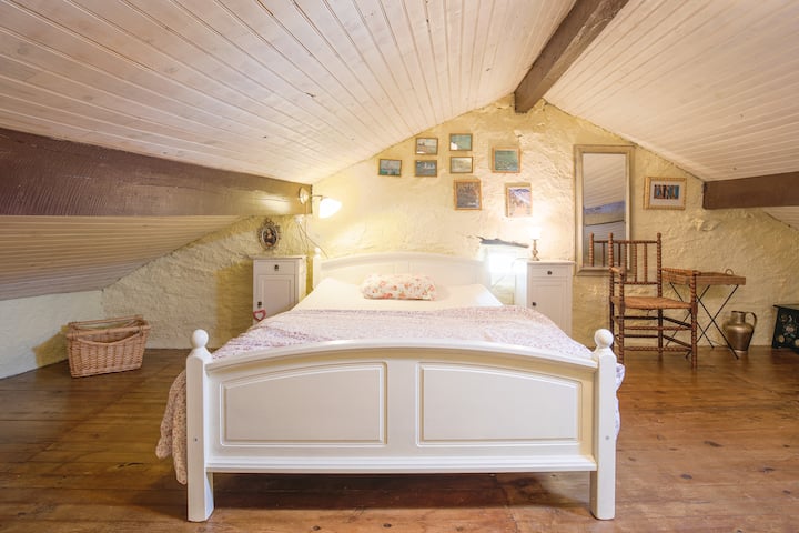 Dormitorio 2, con esta cama doble y una cama individual.