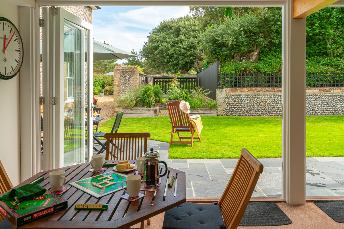 Top Airbnb: North Cottage Cromer Award-Winning Luxury in North Norfolk