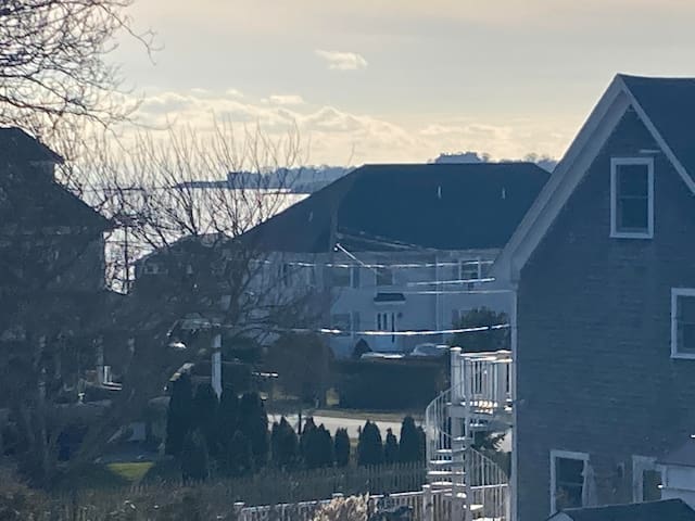 4 Bed 3 BA home w/ view. Walk to Easton’s Beach. gallery image 2