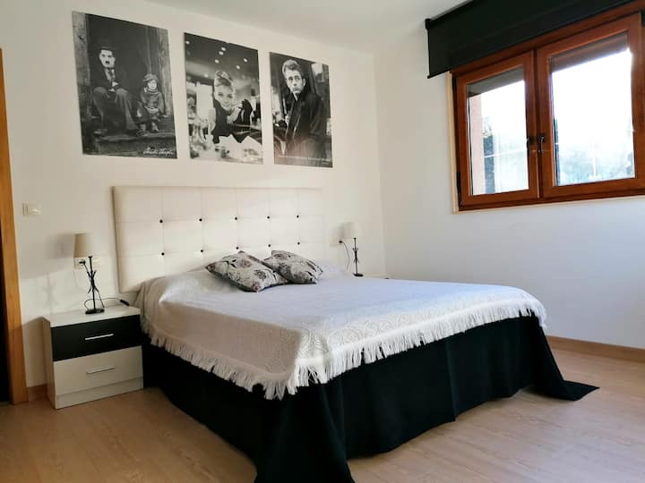 Double room with 1.50m bed and 32'TV