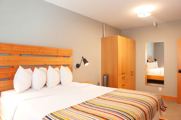 Спалня #2, съвместим с ADA