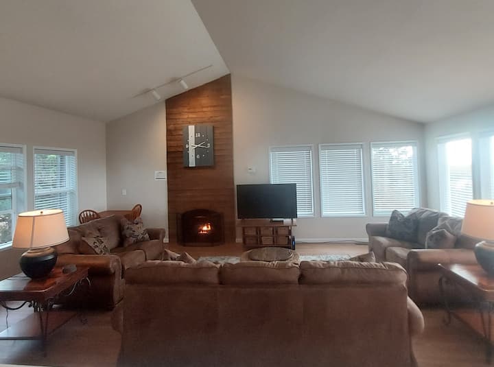 OCEANFRONTBeach PathKid&Dog FriendlyFireplace Houses for Rent in