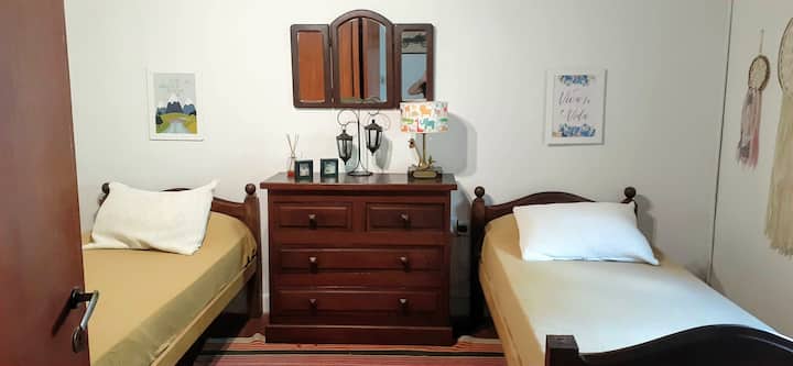 Საძინებელი ერთადგილიანი საწოლებით 