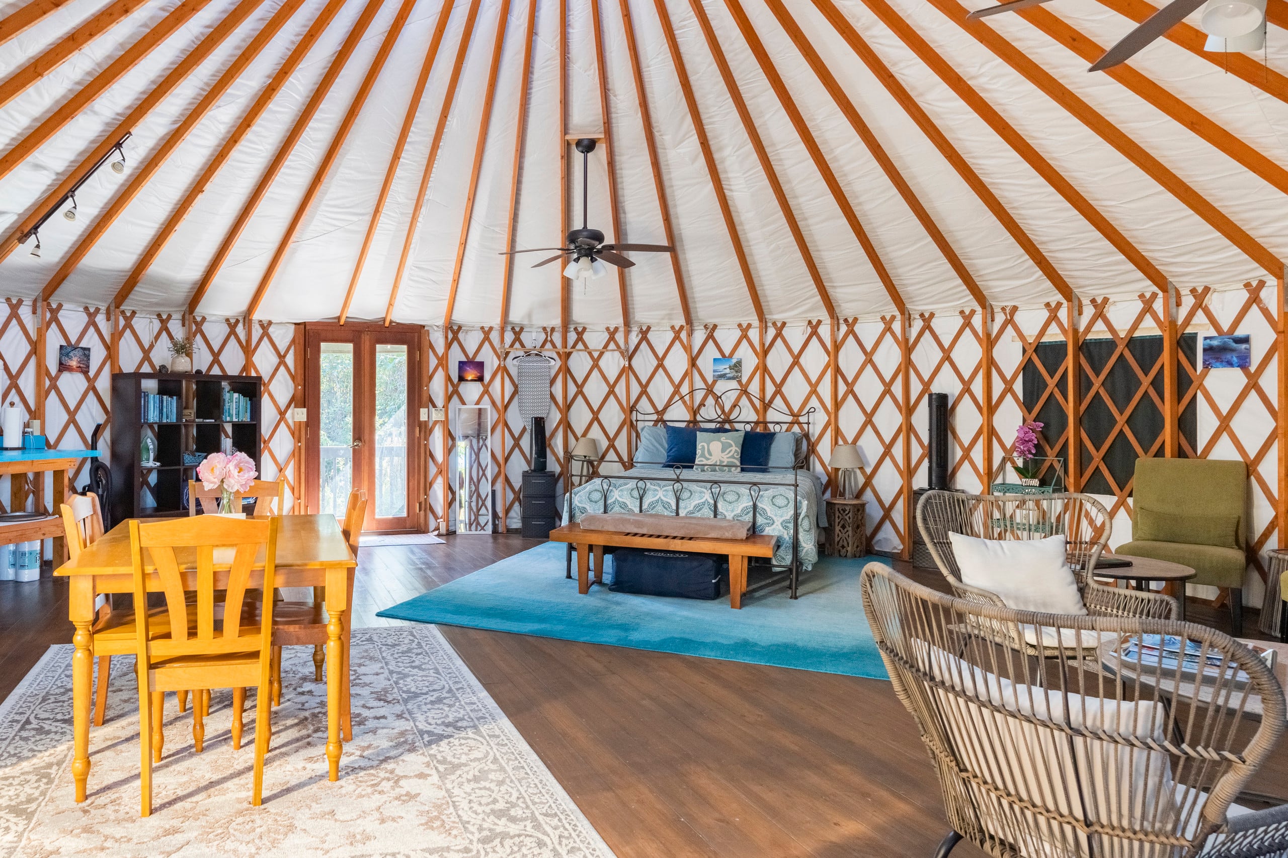 Stylish Yurt - Photo 8