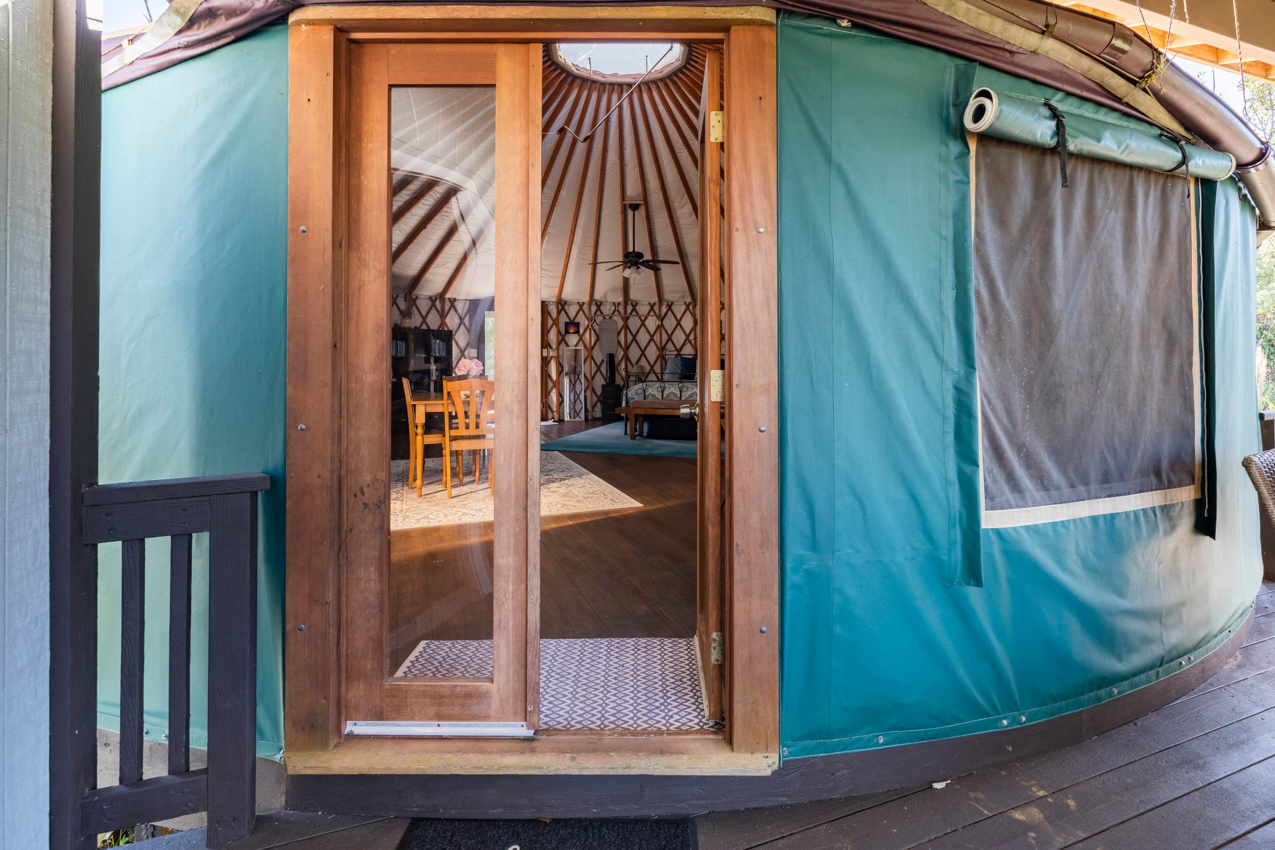 Stylish Yurt - Photo 10