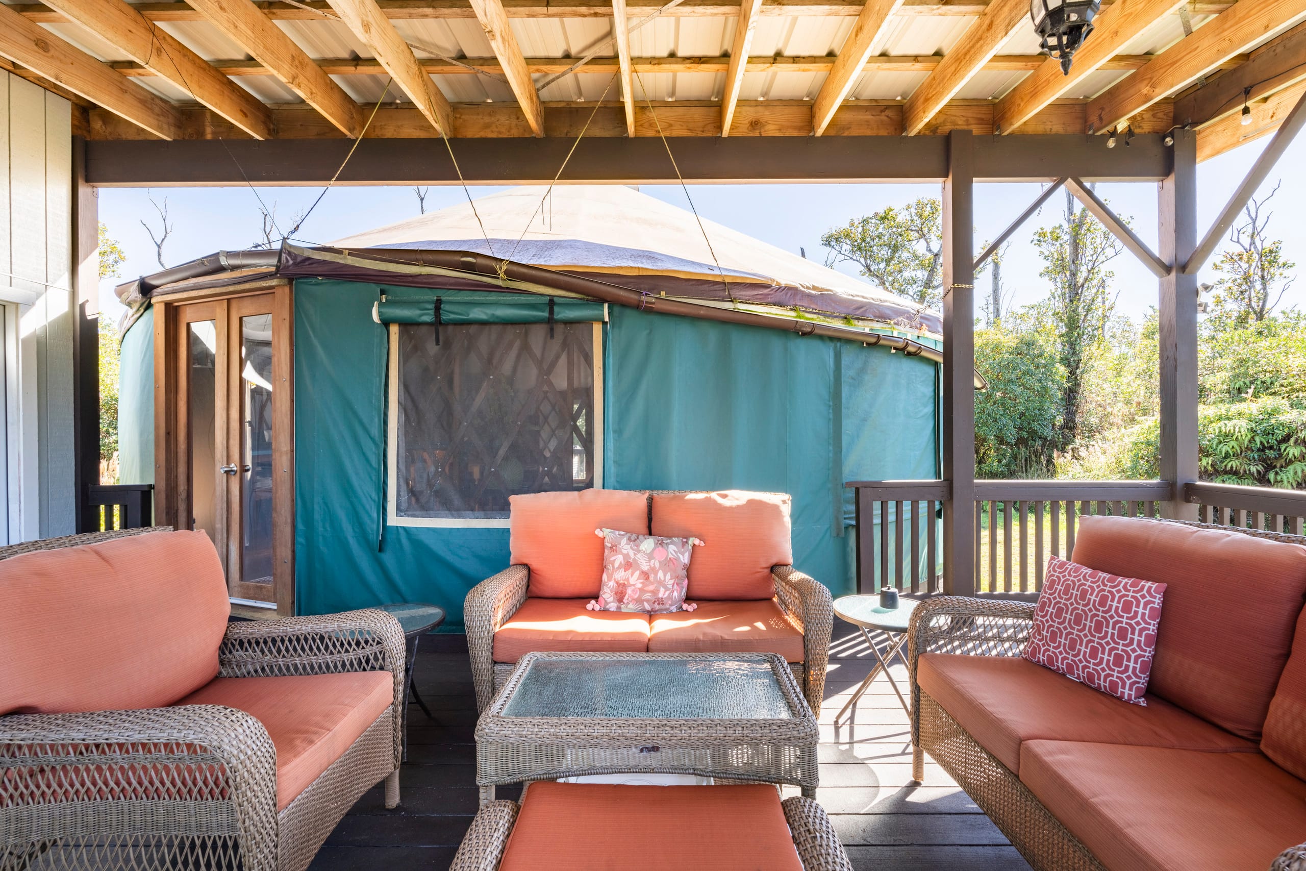 Stylish Yurt - Photo 7
