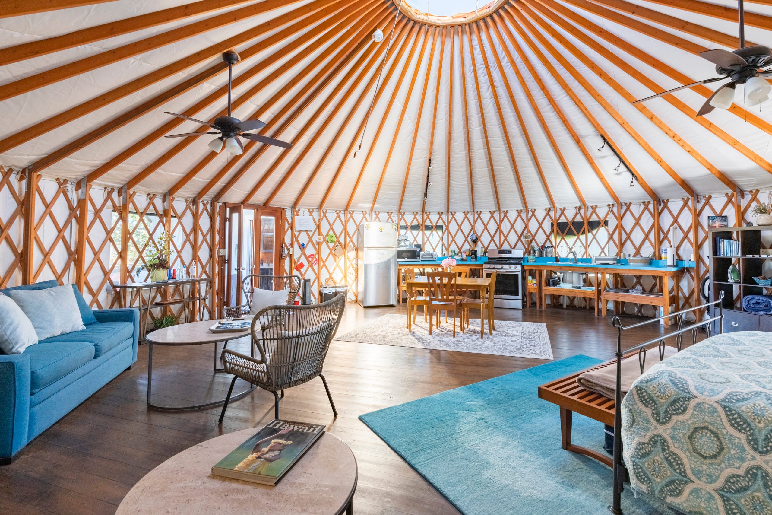 Stylish Yurt - Photo 9