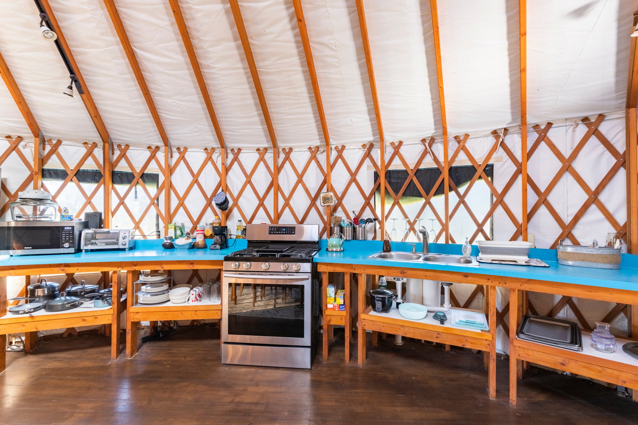 Stylish Yurt - Photo 16