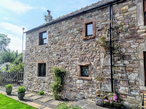 Low Floweryhirst Holiday Cottage
