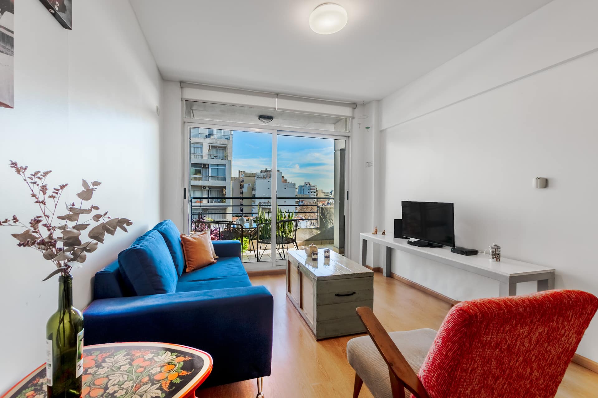 Sunny 2BR Beautiful w/ Balcony, Pool&Laundry
