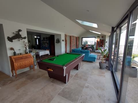 Large house in the center of St. Quay, beach/shopping on foot