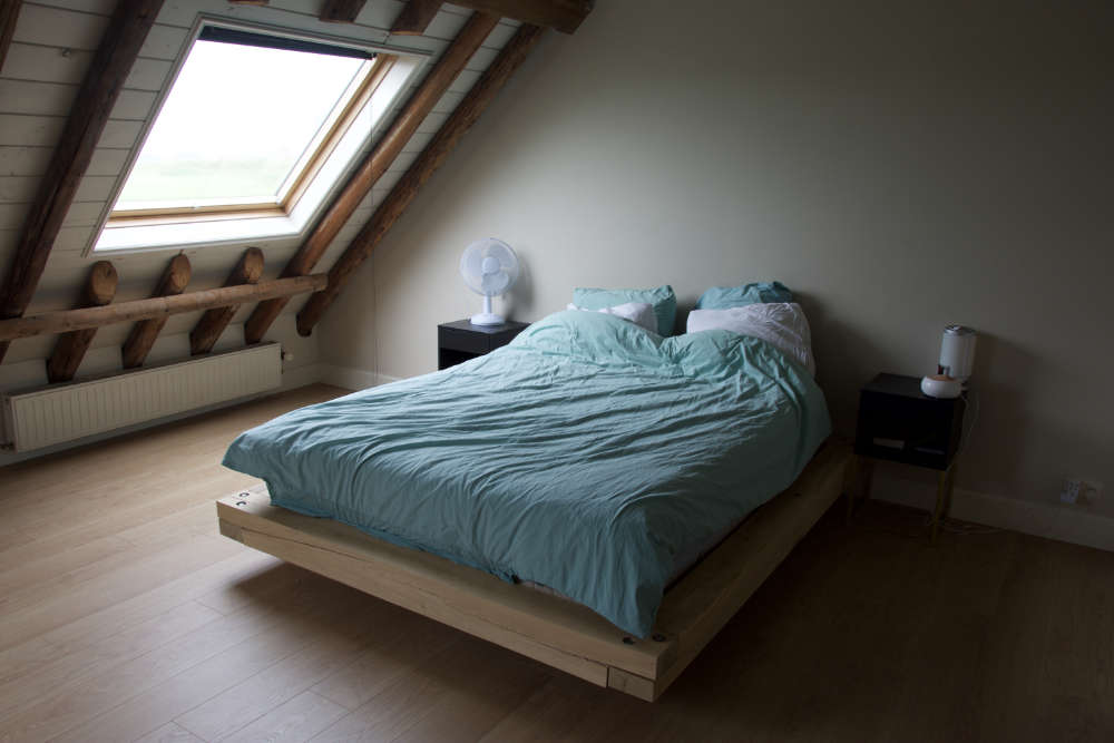 Hlavná spálňa s manželskou posteľou.