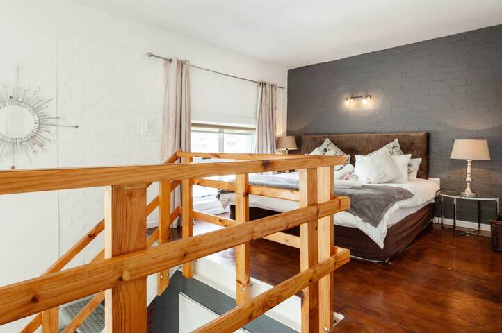 Greenpoint Apt. + Pool *Backup Power Installed* gallery image 5