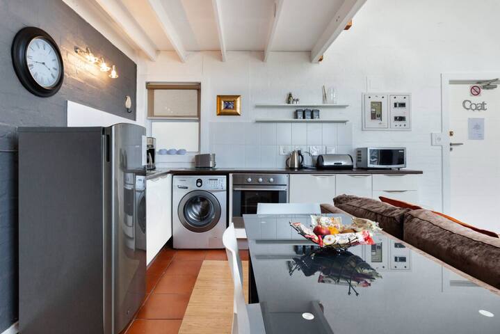 Greenpoint Apt. + Pool *Backup Power Installed* gallery image 3