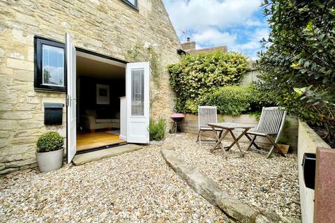 The Mews, Holt. near Bath EV charger & parking