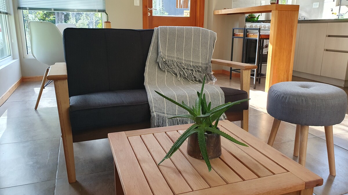 Popular Airbnb listing: Gutiérrez Lake House · Ñire in Departamento Bariloche