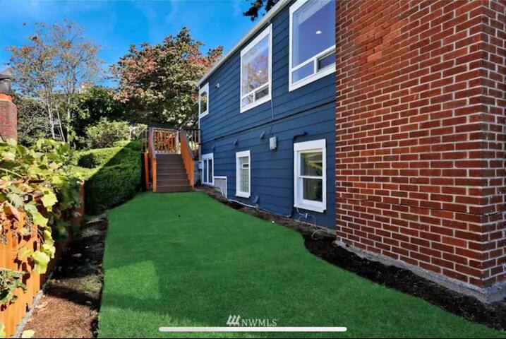 Blue Oasis_Amazing Olympic Views gallery image 5