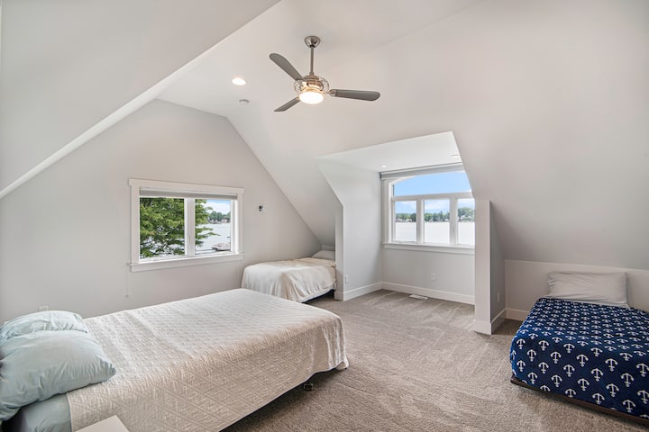 חדר שינה מס '3 עם סוויטת קווין סייז ומיטות זוגיות