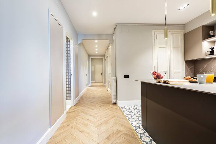 Sunny three bedroom penthouse apartment gallery image 3