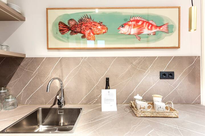 Sunny three bedroom penthouse apartment gallery image 5