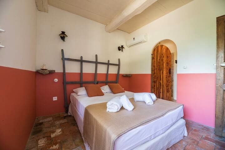 Room 1 with double bed and air conditioning