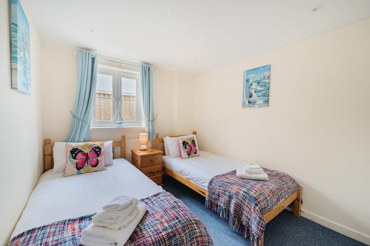 Chumba cha kulala cha watu wawili ghorofani. 