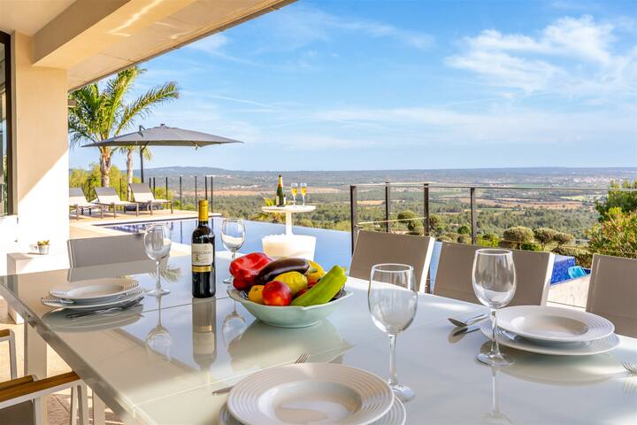 Mallorca Holiday Villa, piscina con bonitas vistas gallery image 5