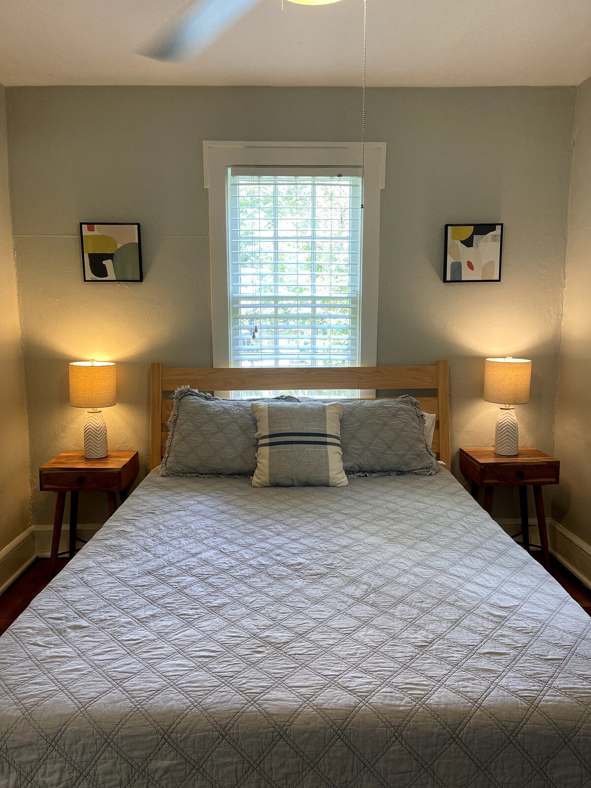 Удобен брачен кревет НА платформа со НОВ душек! 