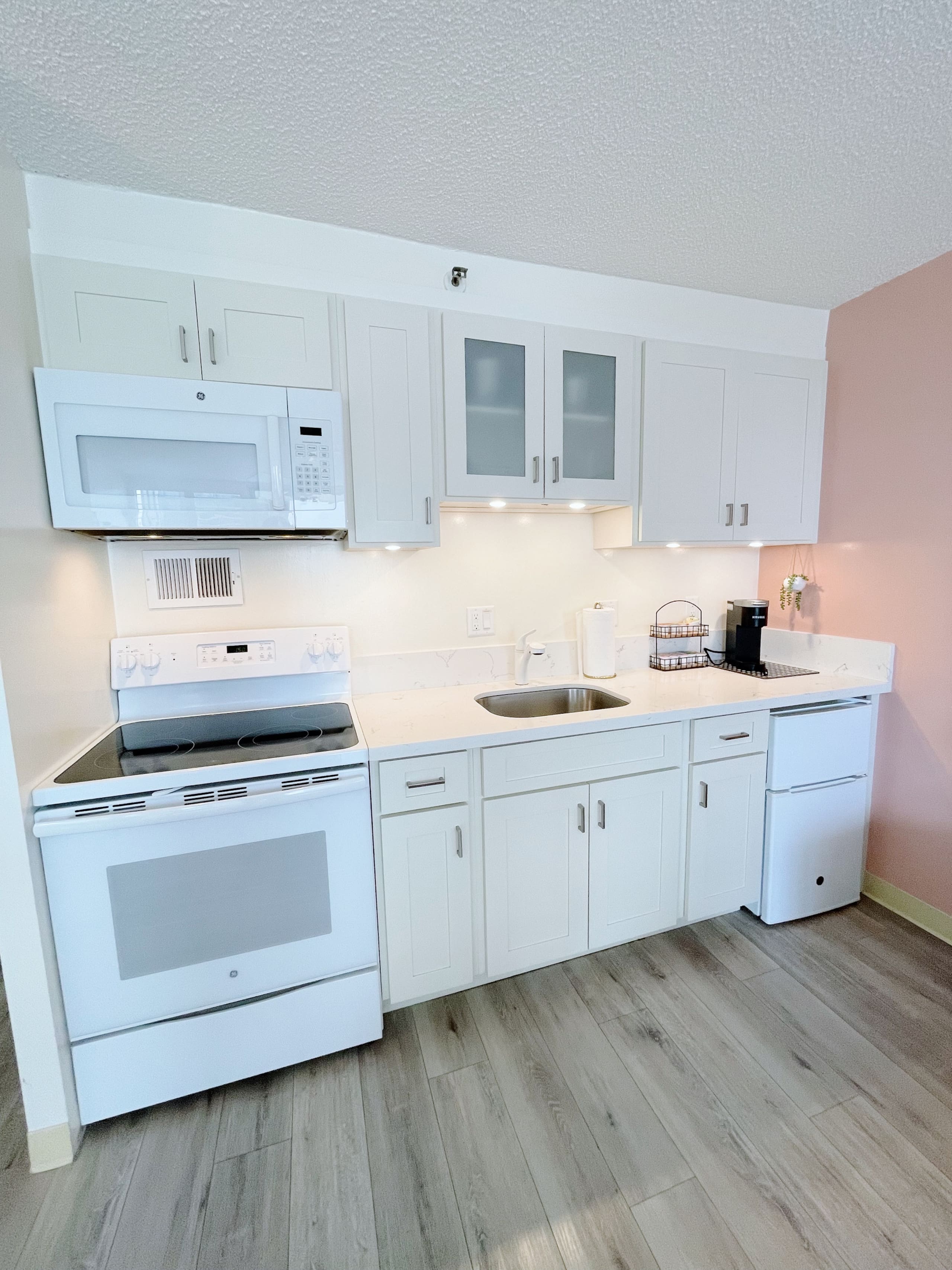 Condo in Honolulu · ★4.98 · Studio · 1 bed · 1 bath - Image 2